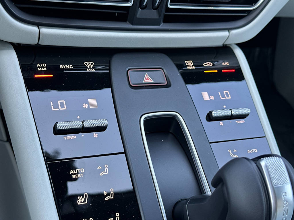 Thumbnail: 2026 Porsche Macan - 15