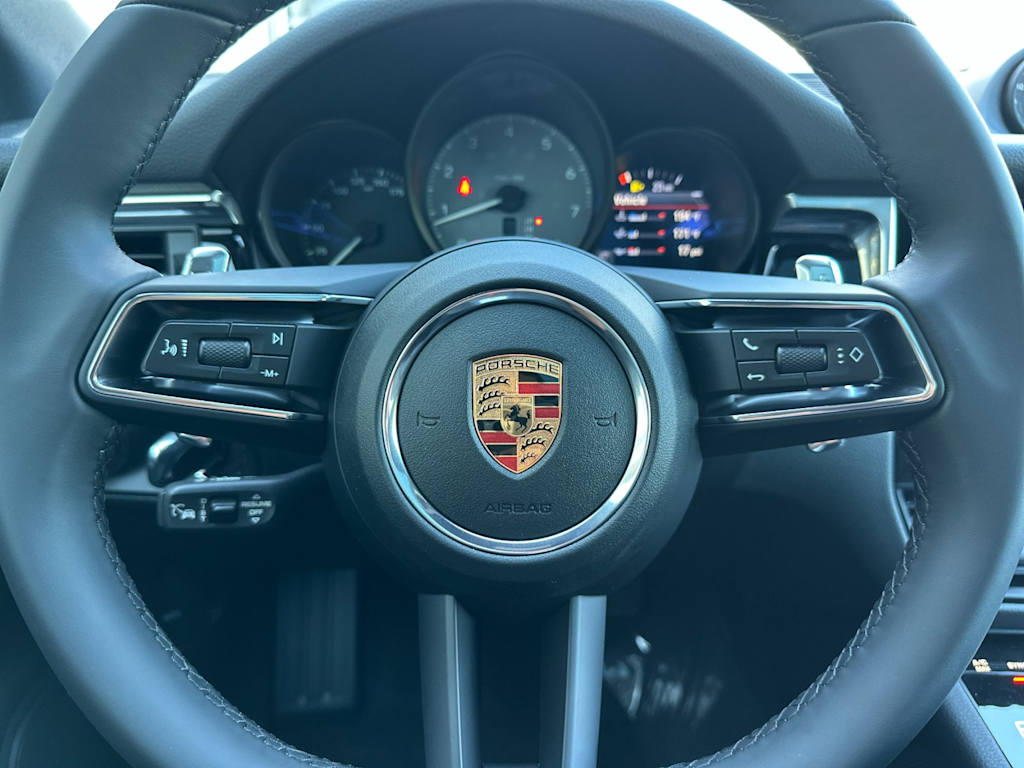 Thumbnail: 2026 Porsche Macan - 30