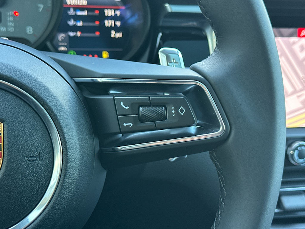 Thumbnail: 2026 Porsche Macan - 32
