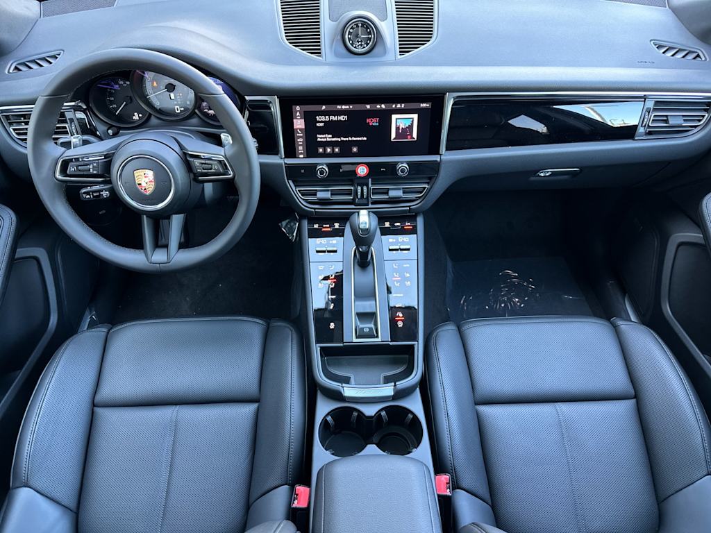 Thumbnail: 2026 Porsche Macan - 8