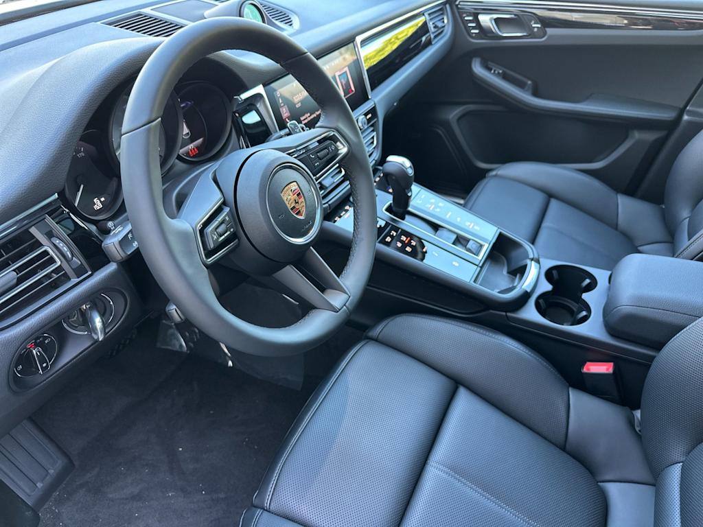 Thumbnail: 2026 Porsche Macan - 2
