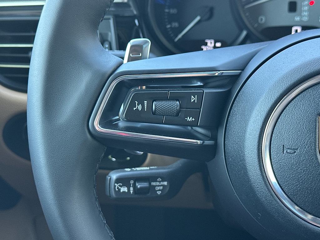 Thumbnail: 2026 Porsche Macan - 30