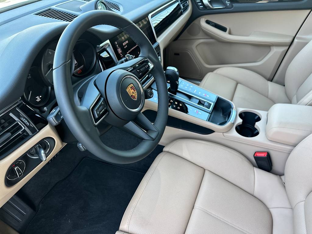 Thumbnail: 2026 Porsche Macan - 10