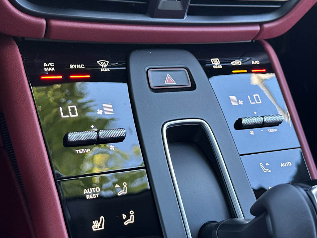 Thumbnail: 2026 Porsche Macan - 15