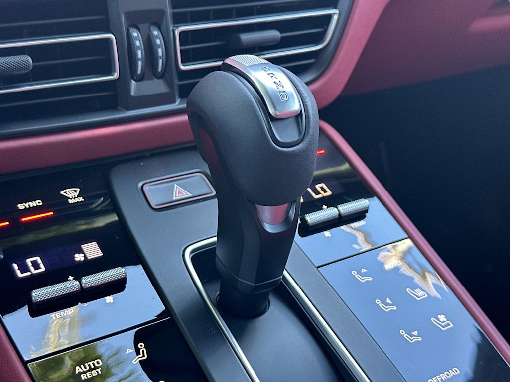 Thumbnail: 2026 Porsche Macan - 28