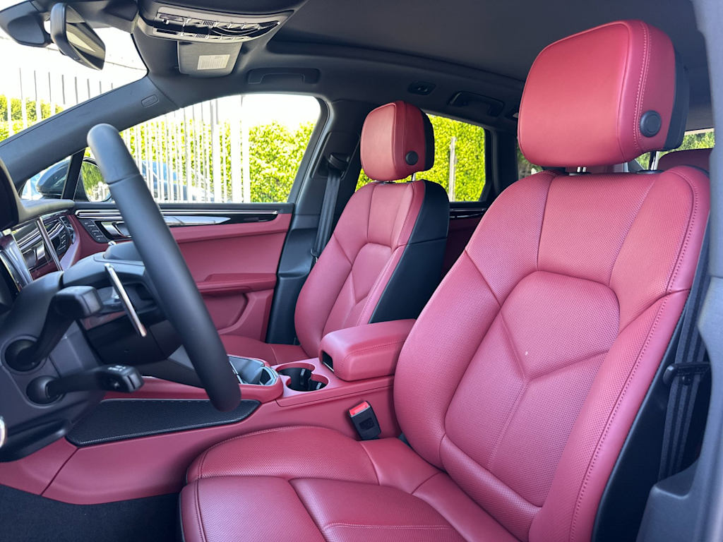 Thumbnail: 2026 Porsche Macan - 11
