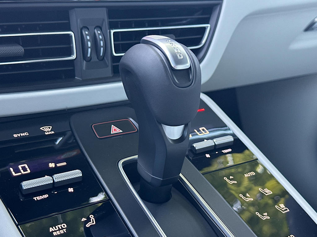 Thumbnail: 2026 Porsche Macan - 28