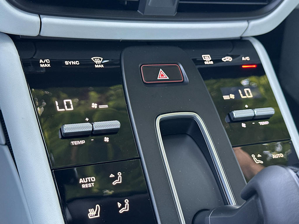 Thumbnail: 2026 Porsche Macan - 15