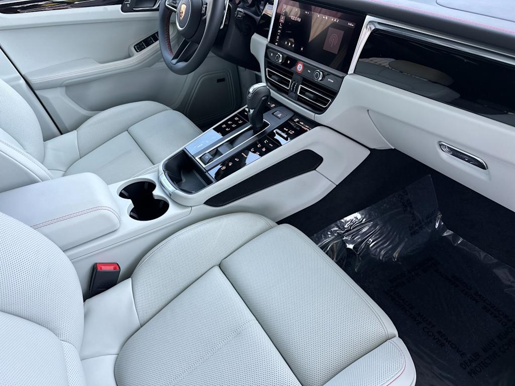 Thumbnail: 2026 Porsche Macan - 13