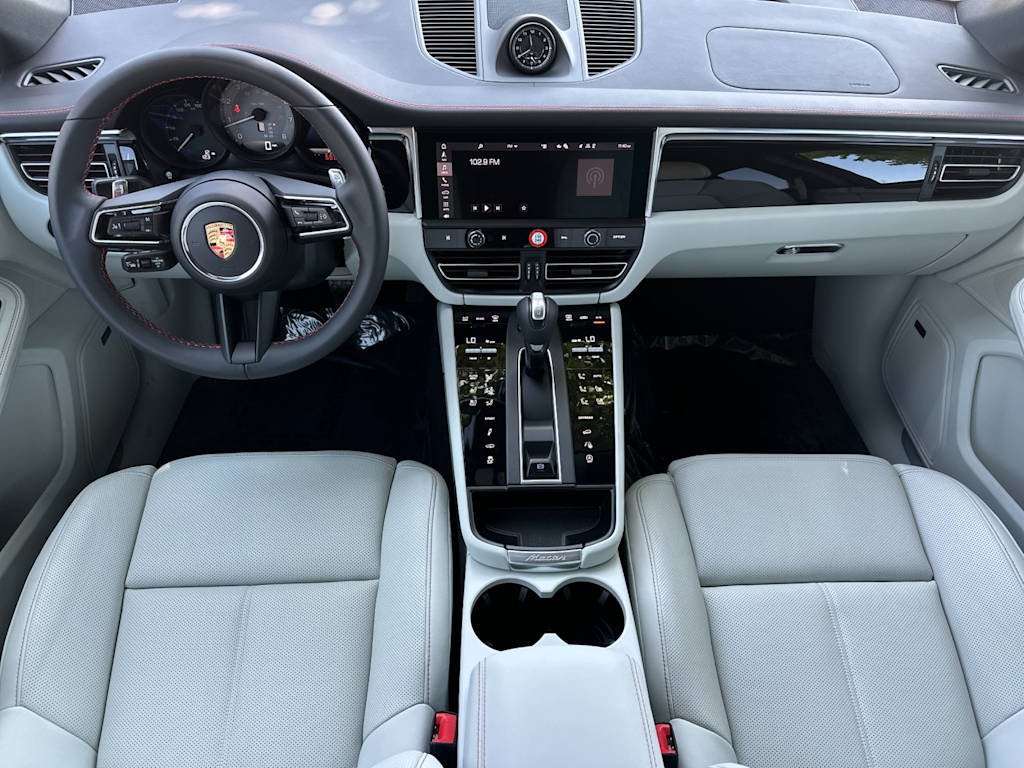 Thumbnail: 2026 Porsche Macan - 2