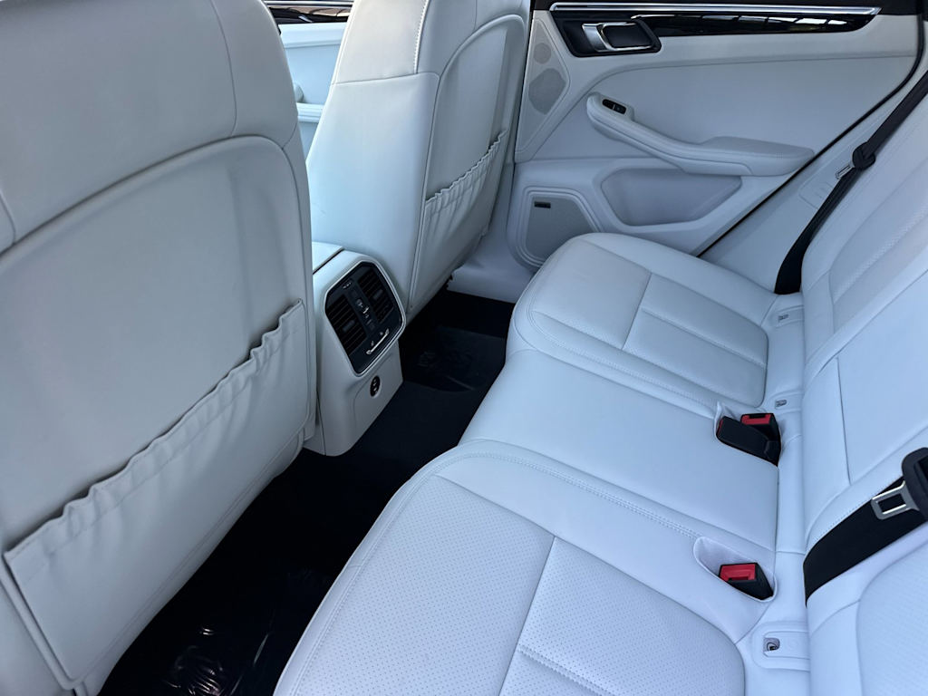 Thumbnail: 2026 Porsche Macan - 11