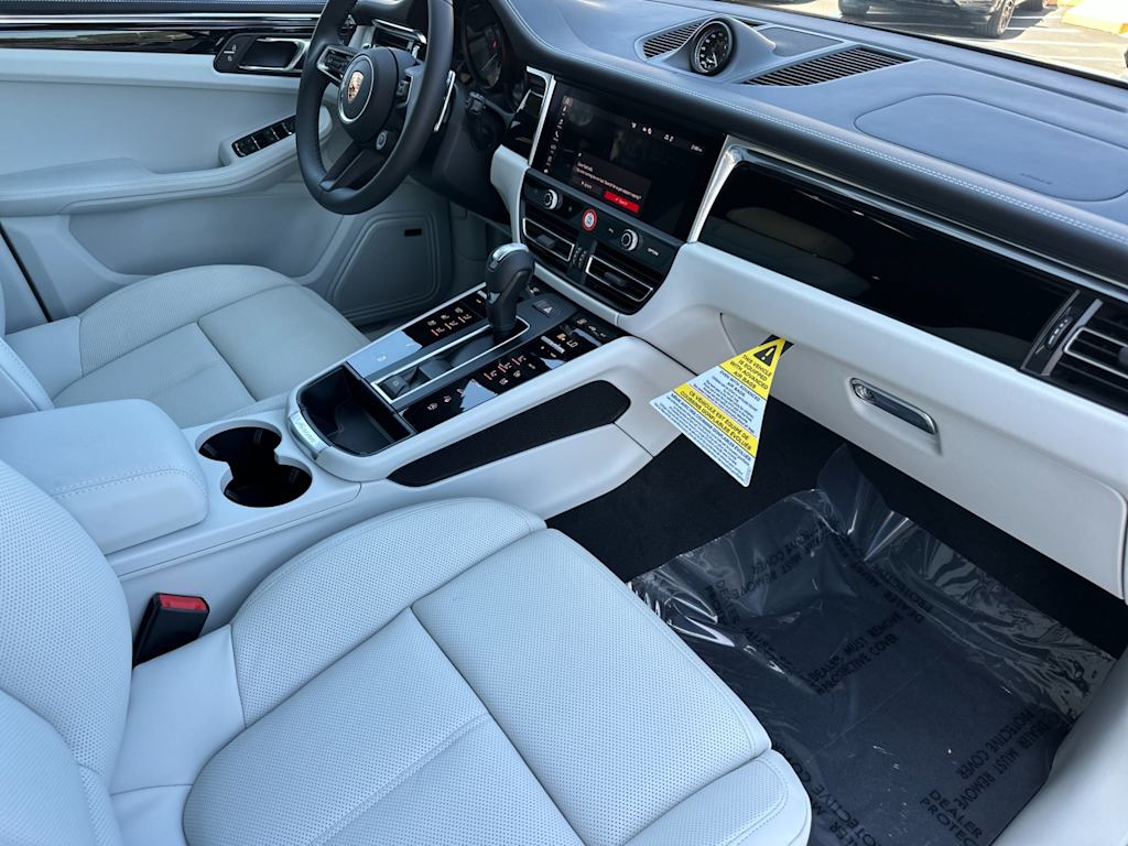 Thumbnail: 2026 Porsche Macan - 13