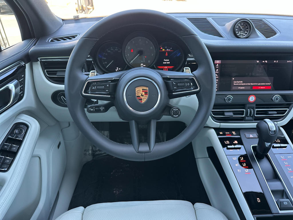 Thumbnail: 2026 Porsche Macan - 12