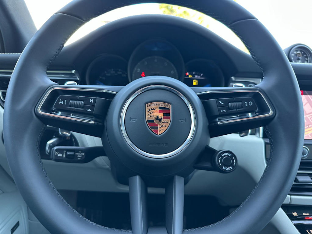 Thumbnail: 2026 Porsche Macan - 29