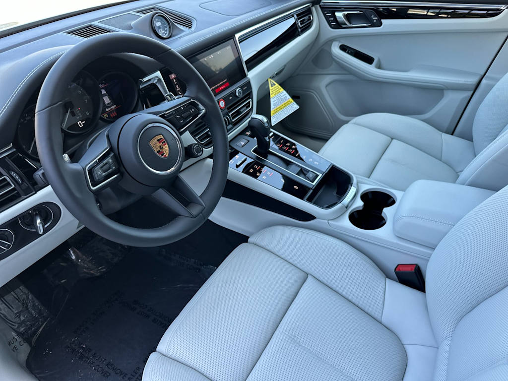 Thumbnail: 2026 Porsche Macan - 2