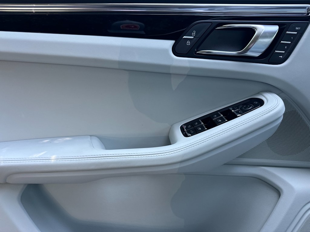 Thumbnail: 2026 Porsche Macan - 22