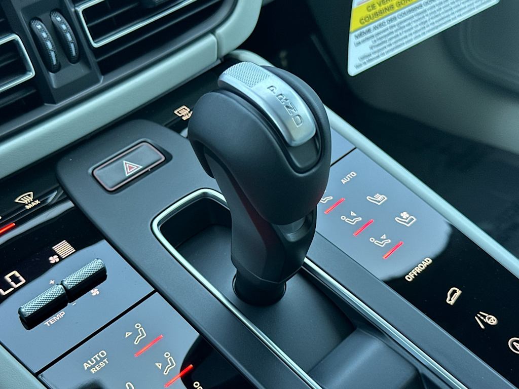 Thumbnail: 2026 Porsche Macan - 28