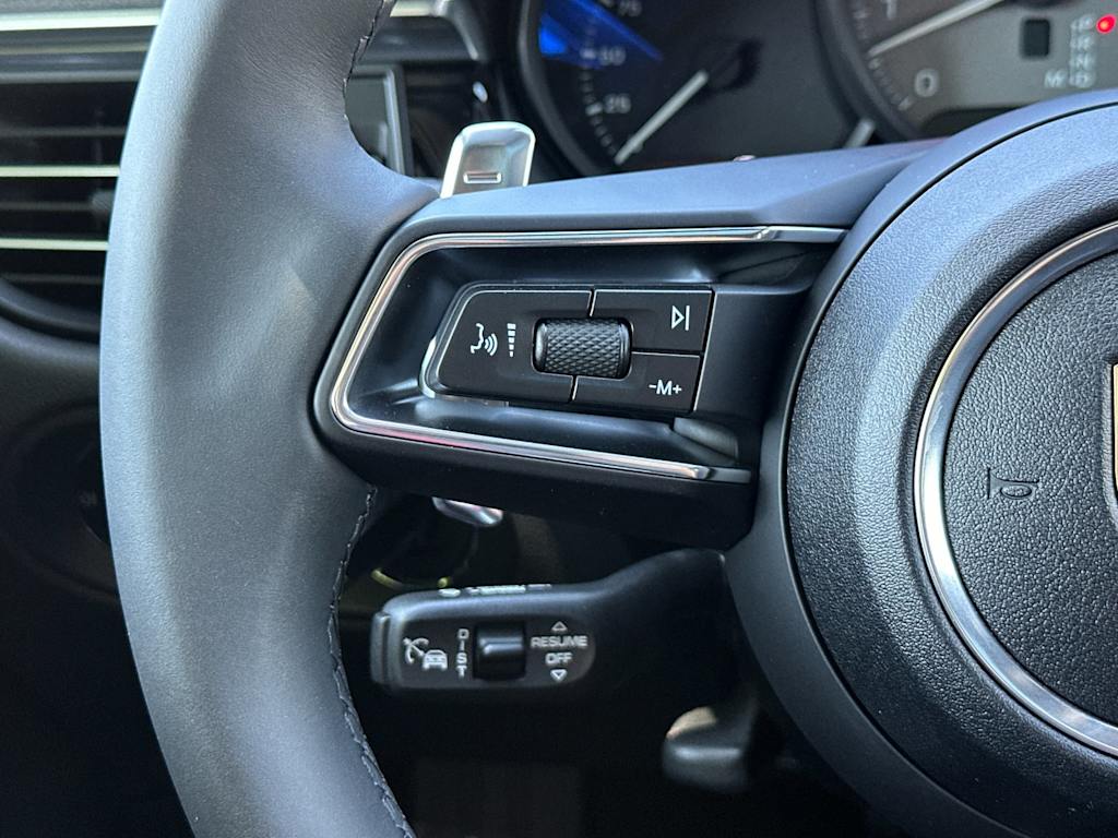 Thumbnail: 2026 Porsche Macan - 31
