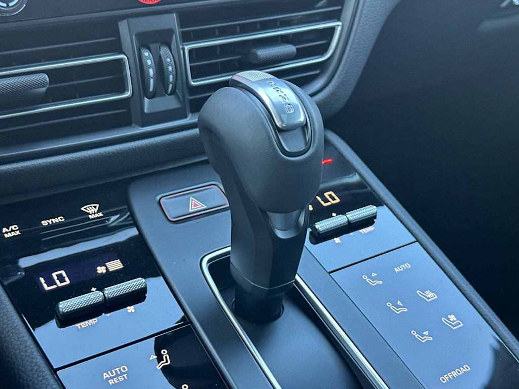 Thumbnail: 2026 Porsche Macan - 29