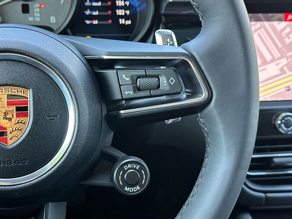 Thumbnail: 2026 Porsche Macan - 32