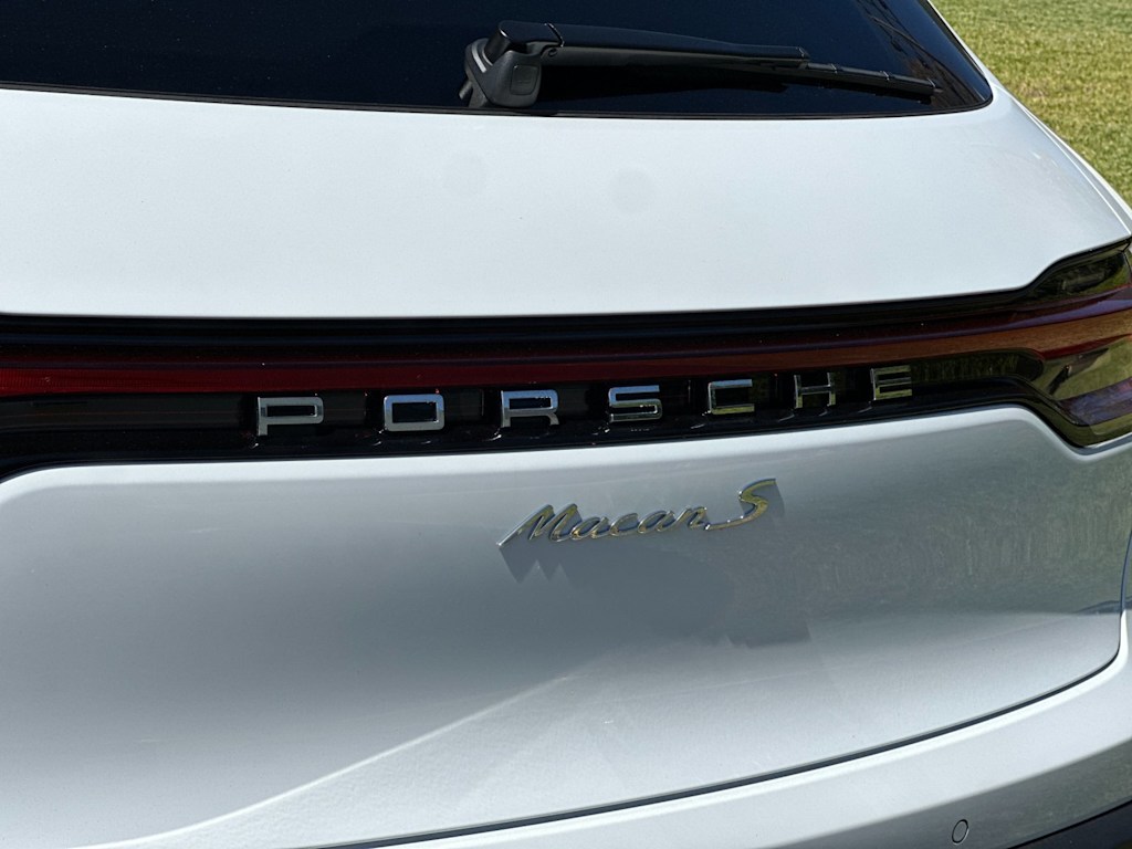 Thumbnail: 2026 Porsche Macan - 7