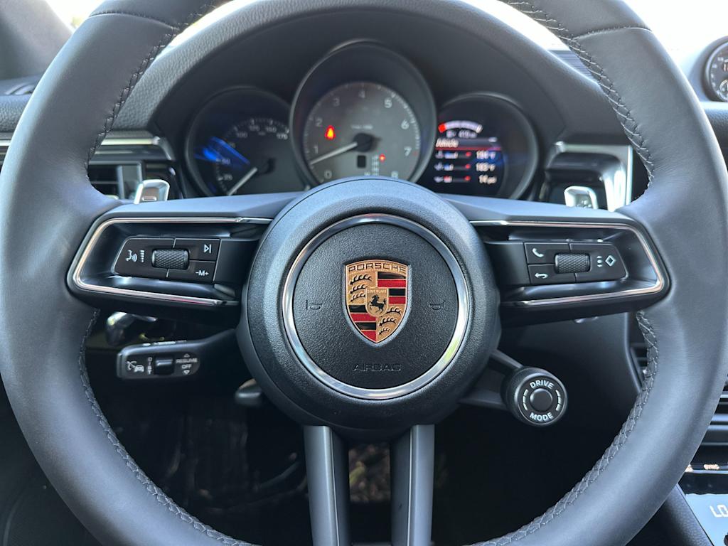 Thumbnail: 2026 Porsche Macan - 30