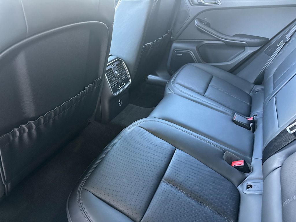 Thumbnail: 2026 Porsche Macan - 12