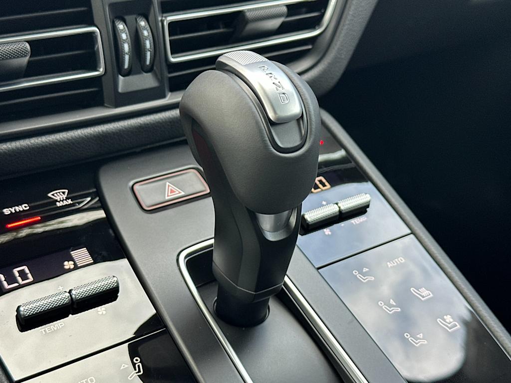 Thumbnail: 2026 Porsche Macan - 28