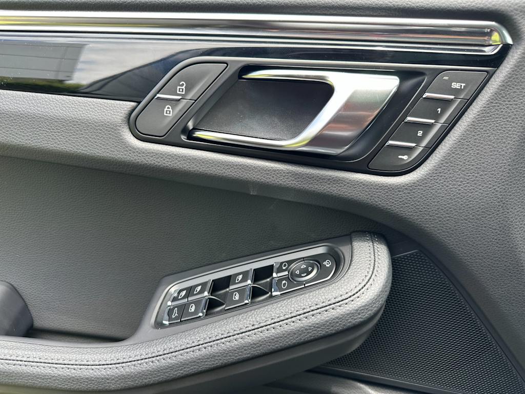 Thumbnail: 2026 Porsche Macan - 22
