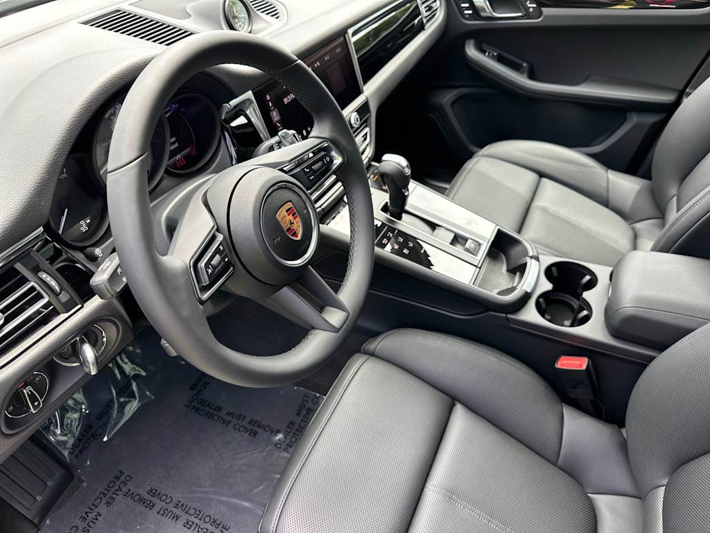 Thumbnail: 2026 Porsche Macan - 2