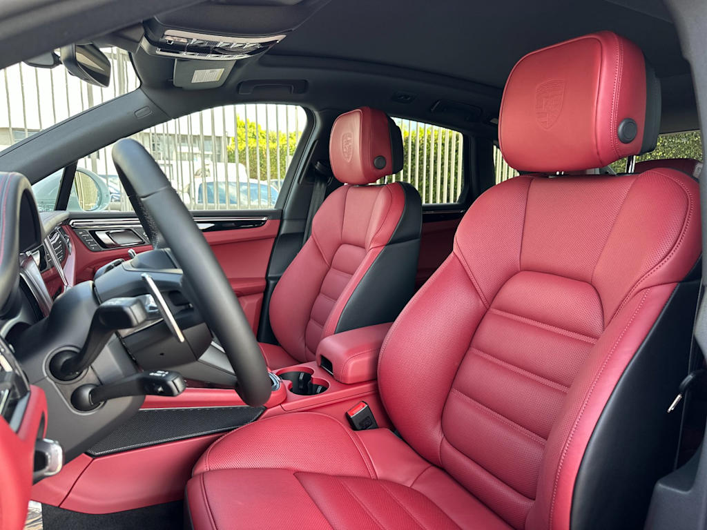 Thumbnail: 2026 Porsche Macan - 11