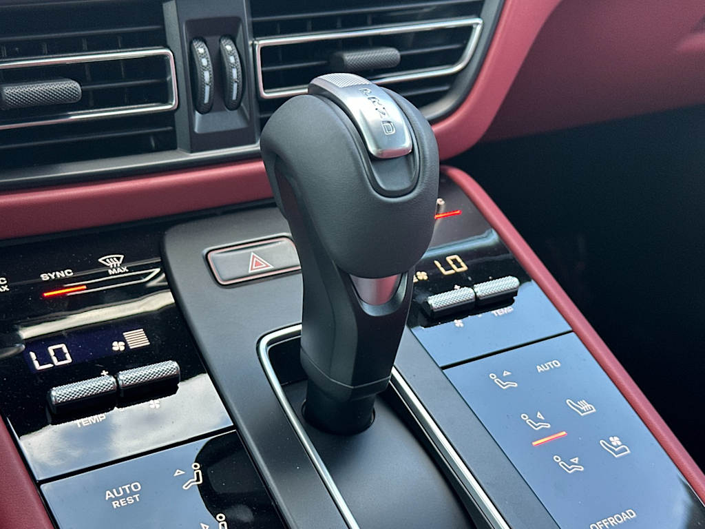 Thumbnail: 2026 Porsche Macan - 28