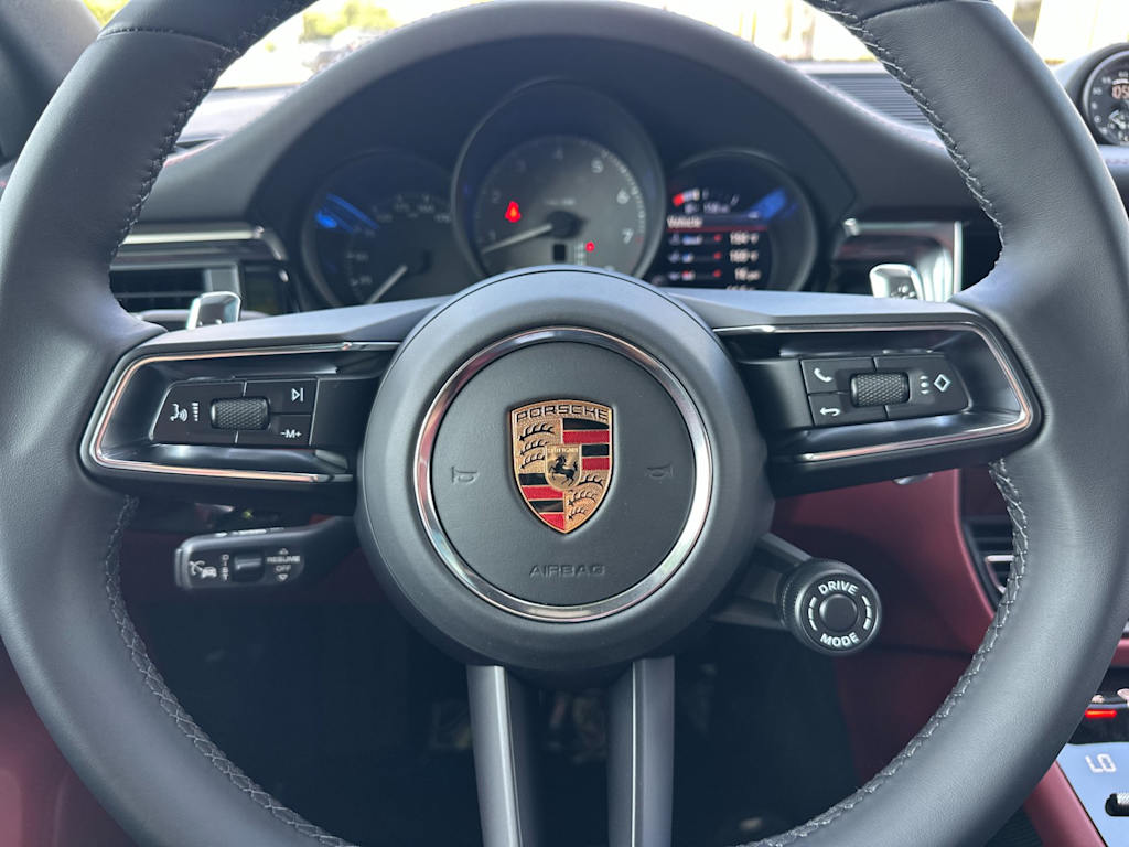 Thumbnail: 2026 Porsche Macan - 29