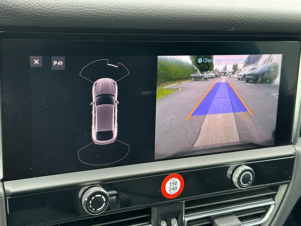 Thumbnail: 2023 Porsche Macan - 28