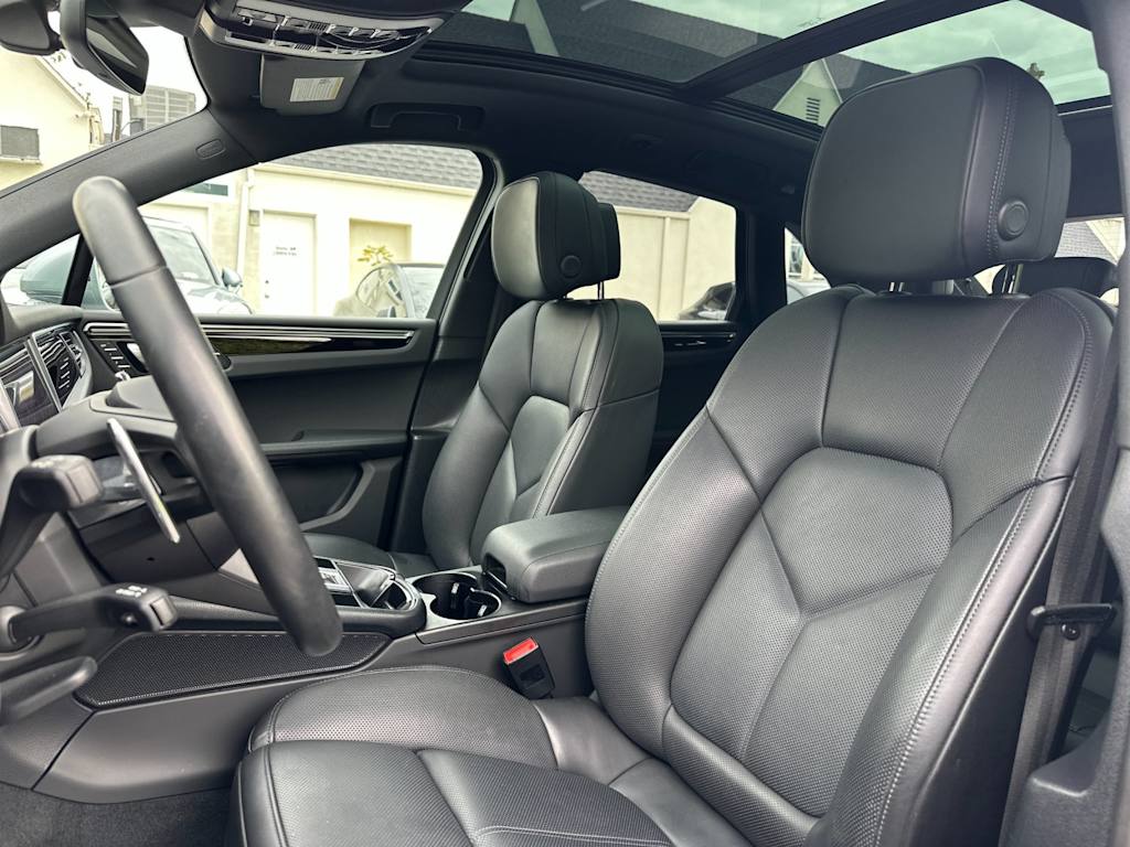 Thumbnail: 2023 Porsche Macan - 11