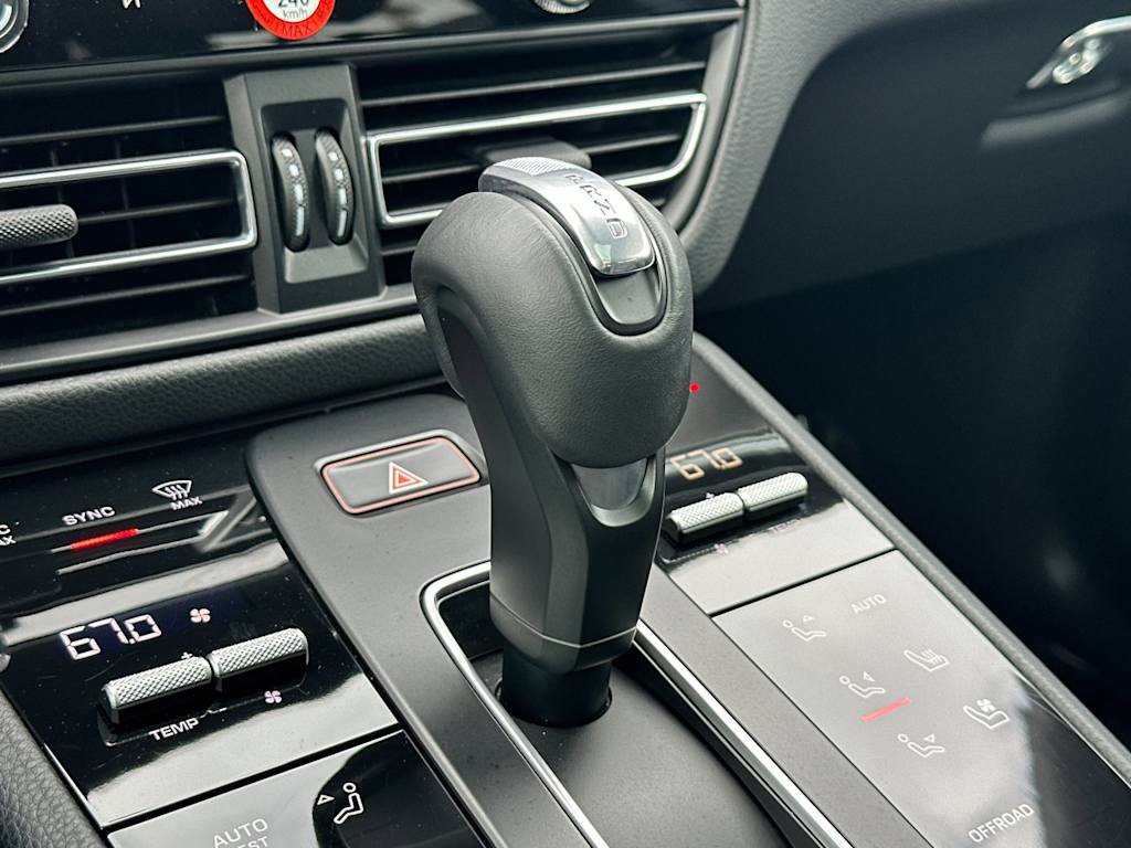 Thumbnail: 2023 Porsche Macan - 29