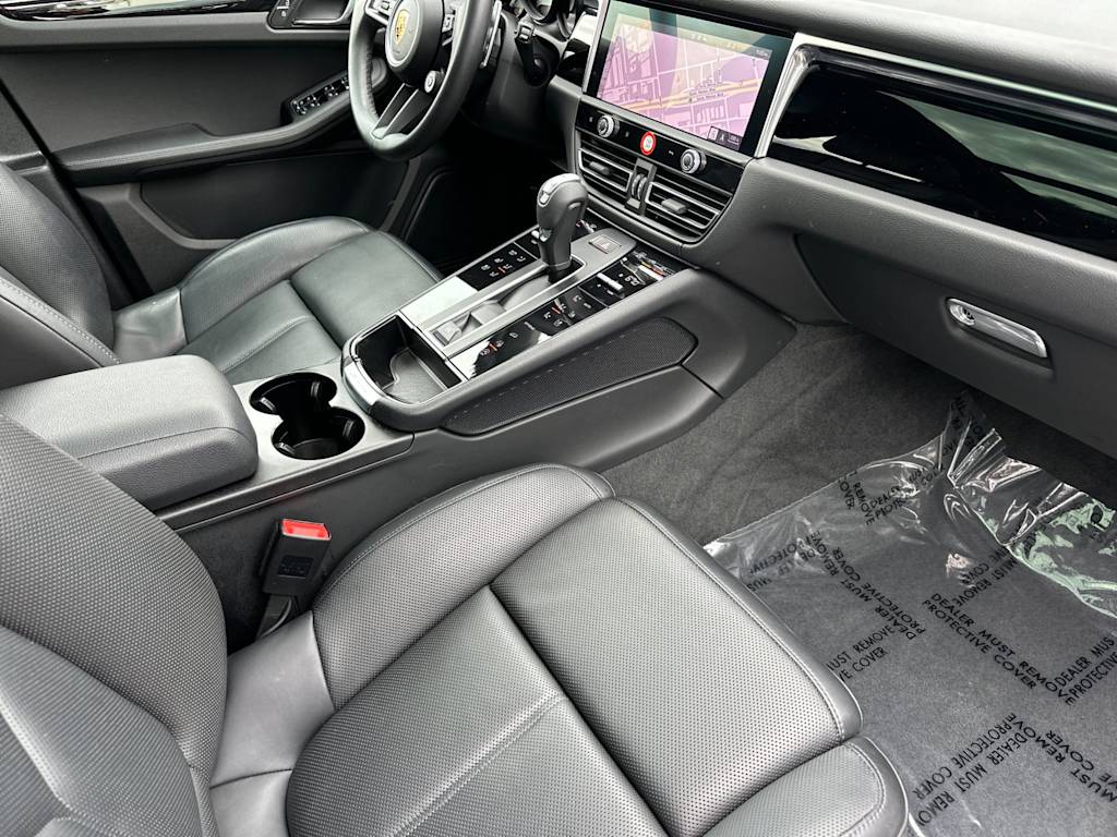 Thumbnail: 2023 Porsche Macan - 24