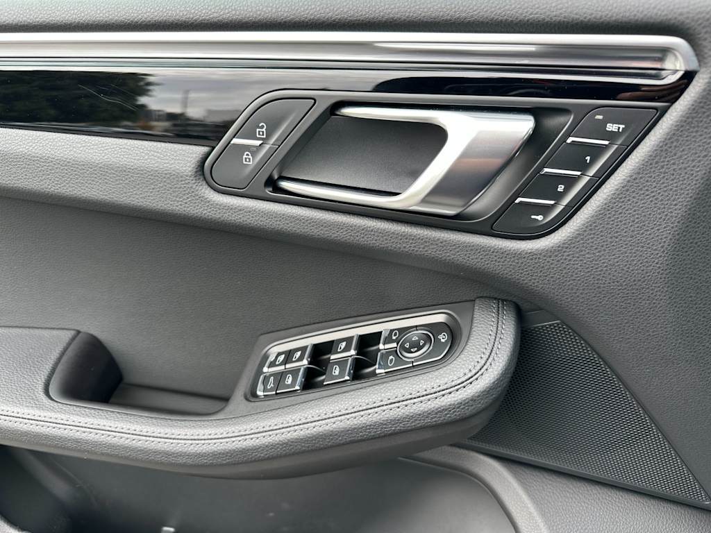 Thumbnail: 2023 Porsche Macan - 22