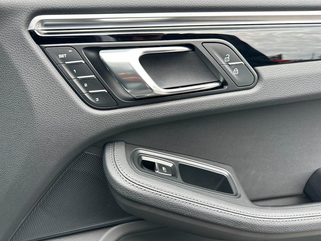 Thumbnail: 2023 Porsche Macan - 26