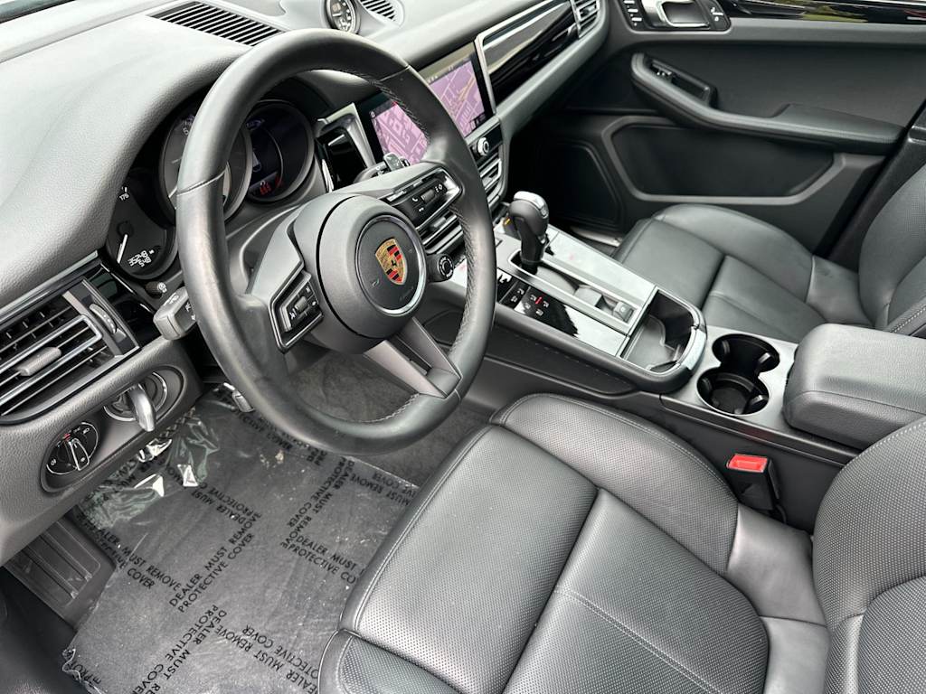 Thumbnail: 2023 Porsche Macan - 10