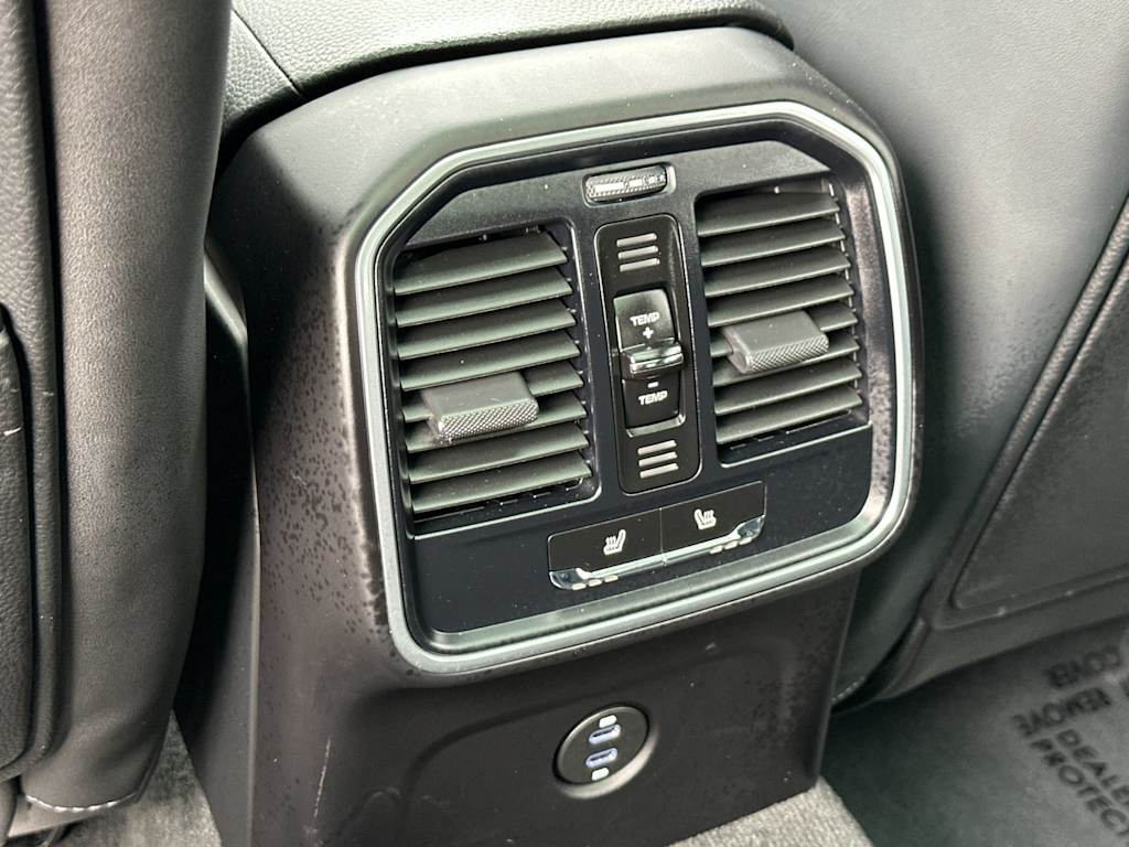 Thumbnail: 2023 Porsche Macan - 23