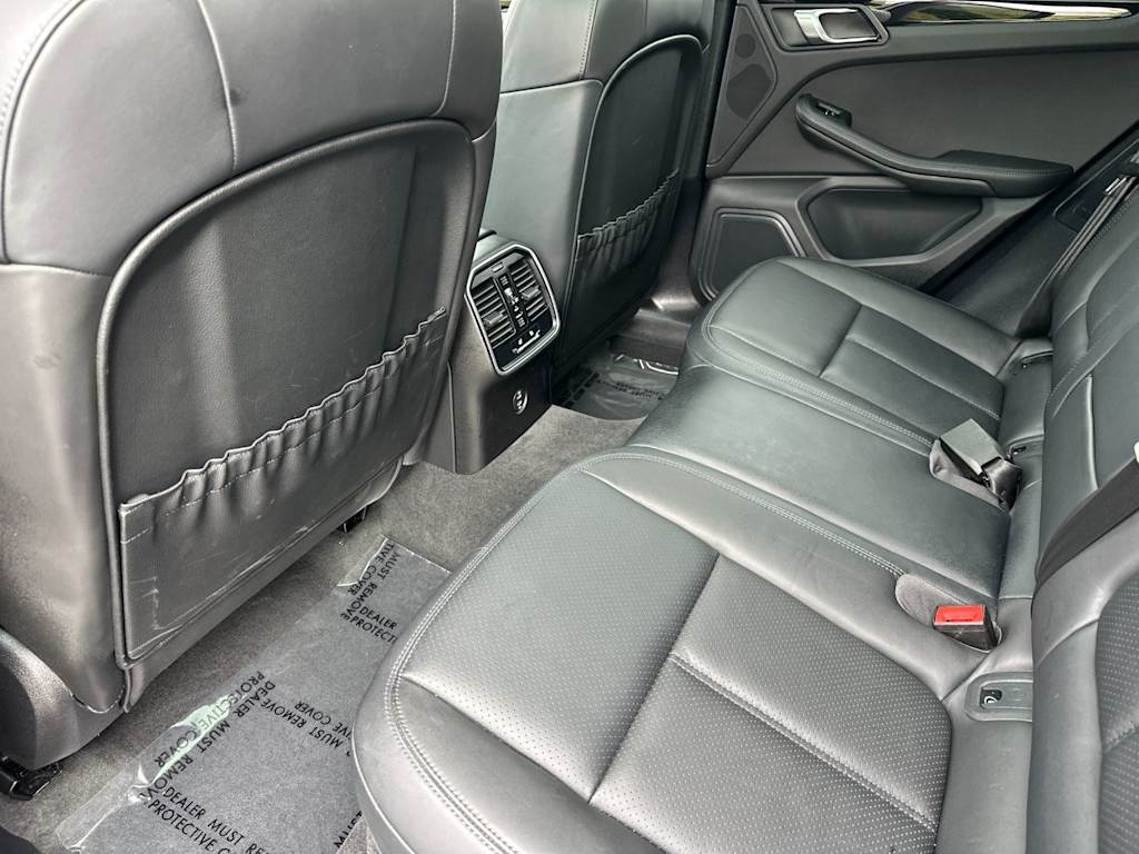 Thumbnail: 2023 Porsche Macan - 12