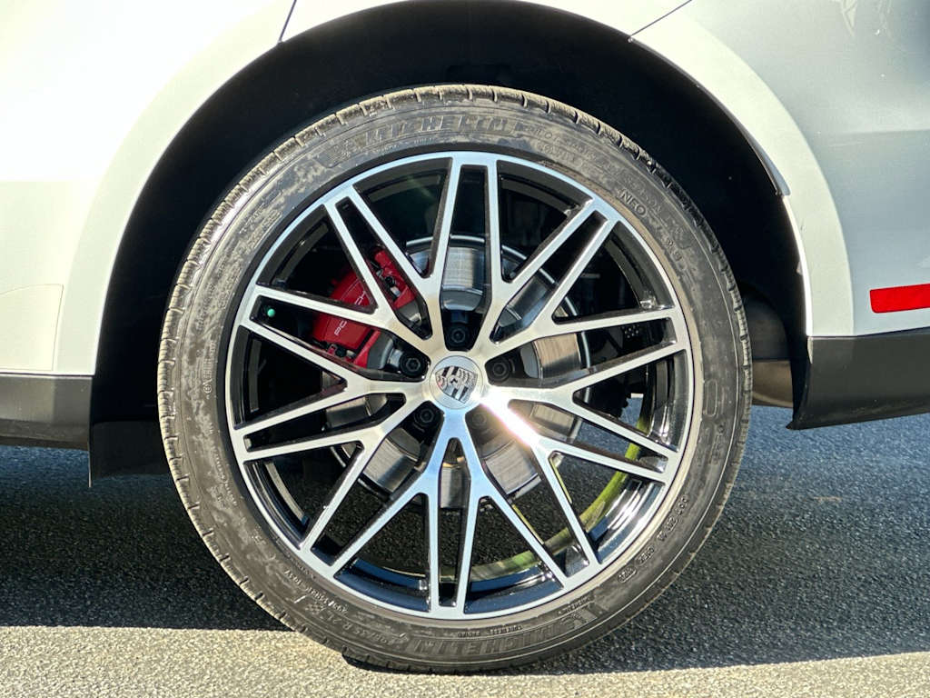 Thumbnail: 2023 Porsche Macan - 8