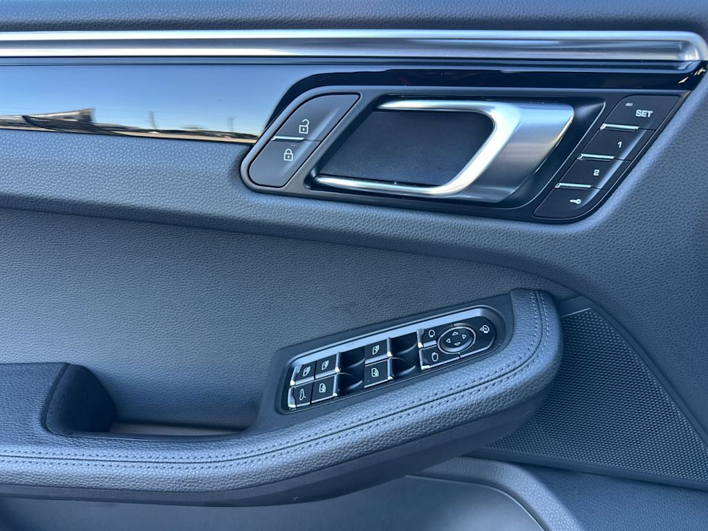 Thumbnail: 2023 Porsche Macan - 22