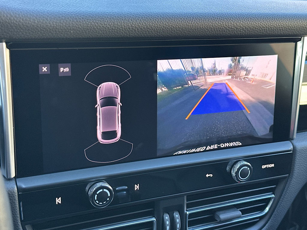 Thumbnail: 2023 Porsche Macan - 28