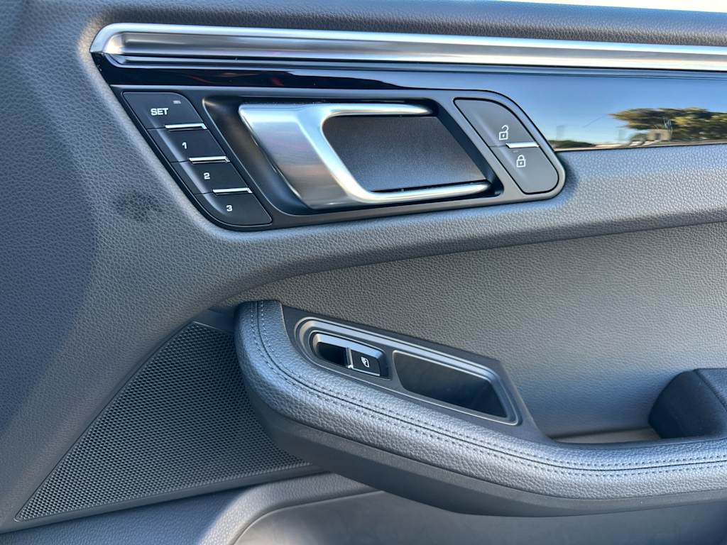 Thumbnail: 2023 Porsche Macan - 26