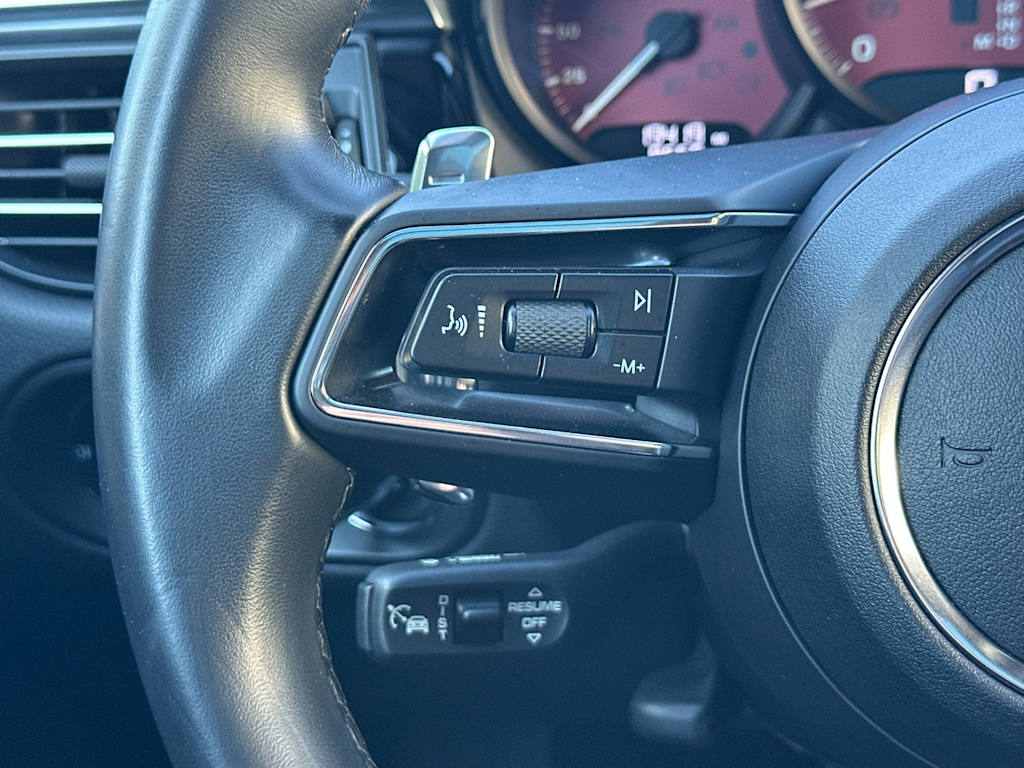 Thumbnail: 2023 Porsche Macan - 30