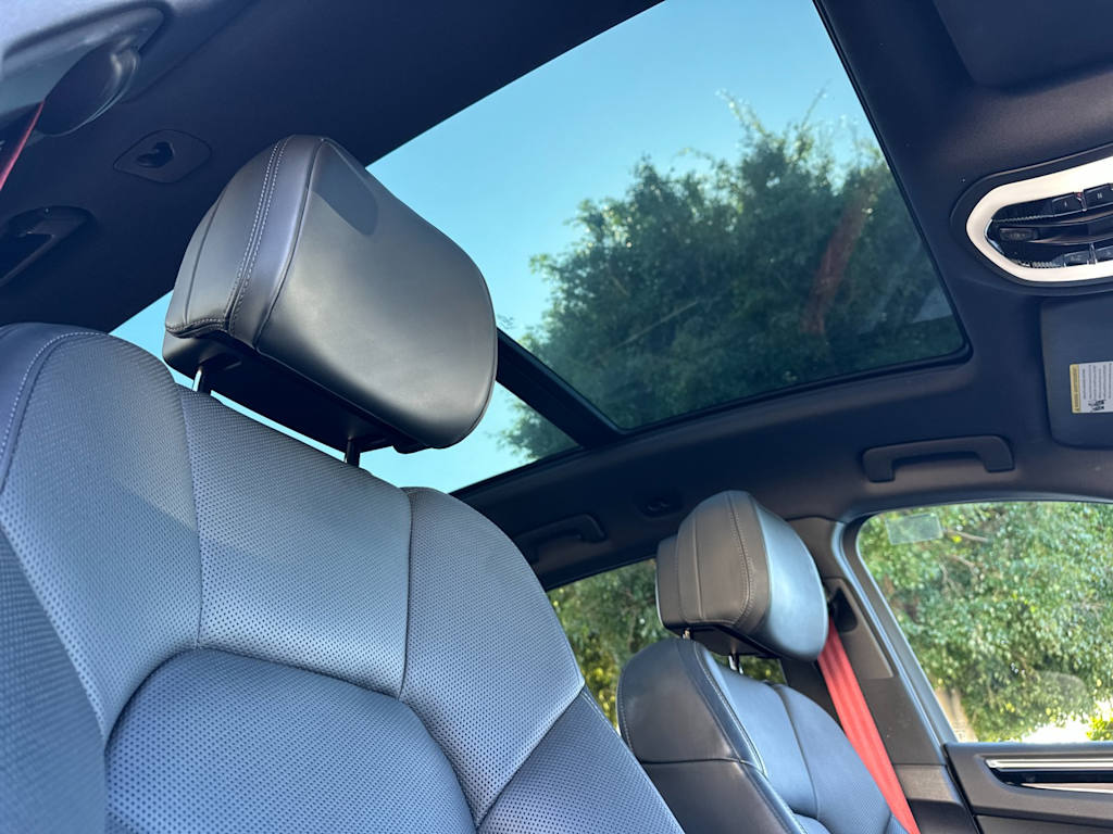 Thumbnail: 2023 Porsche Macan - 25