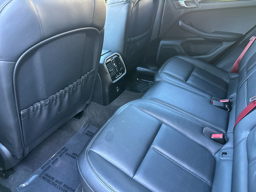 Thumbnail: 2023 Porsche Macan - 23