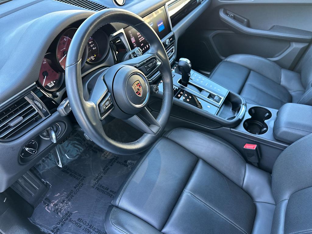 Thumbnail: 2023 Porsche Macan - 10